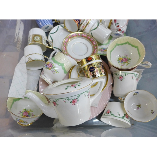 778 - A collection of decorative china and cabinet cups, saucers, tea set, etc.