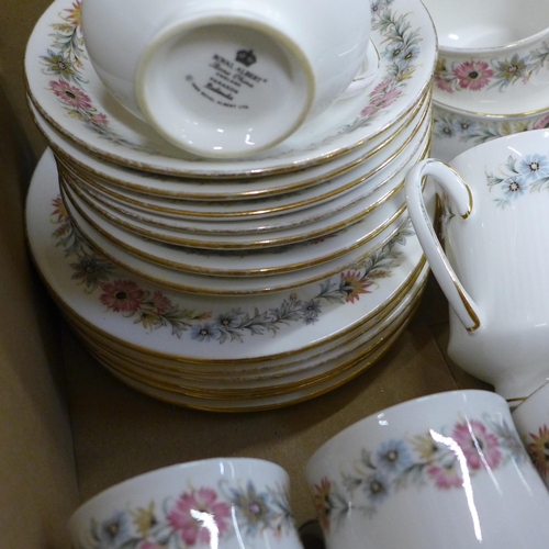 780 - Royal Albert and Paragon Belinda pattern tea and dinnerware, 35 pieces