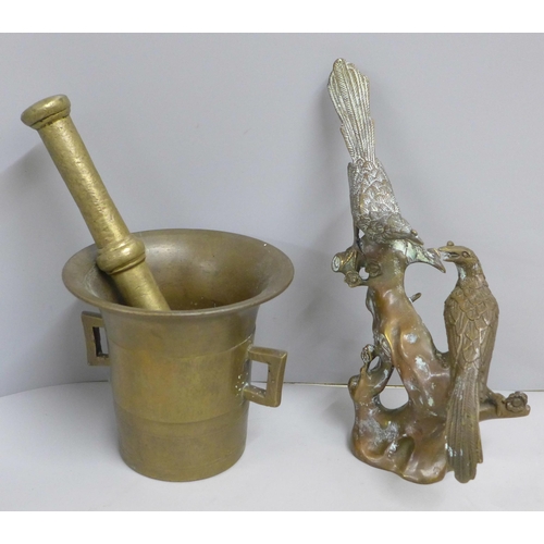 784 - A pestle and mortar and a bird figure group