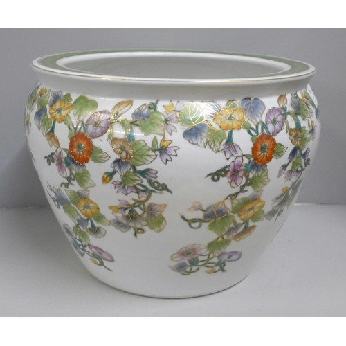 790 - A Chinese goldfish bowl jardiniere, 24cm tall