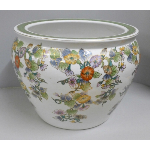 790 - A Chinese goldfish bowl jardiniere, 24cm tall