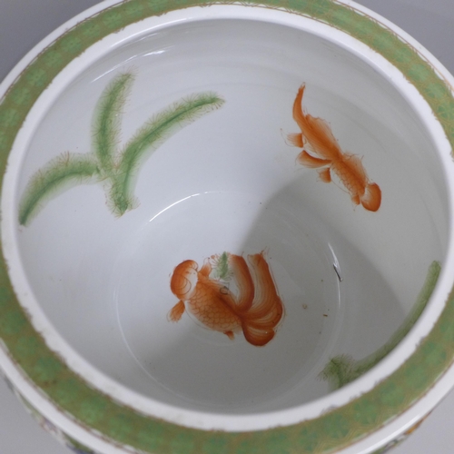 790 - A Chinese goldfish bowl jardiniere, 24cm tall