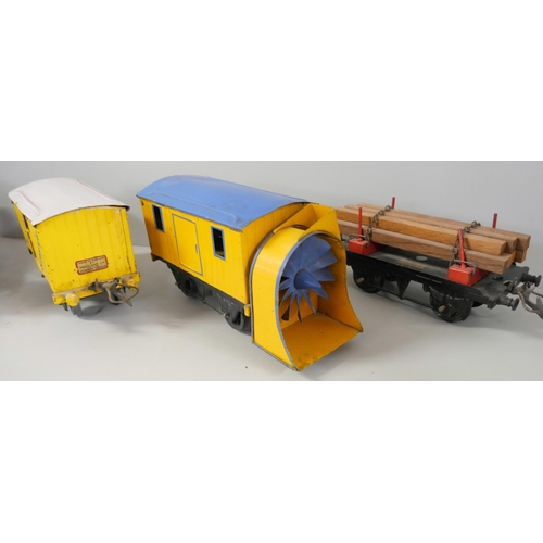 804 - A collection of 25 Hornby O gauge tinplate wagons including a snow-plough, Fyffes Banana van, Southe... 