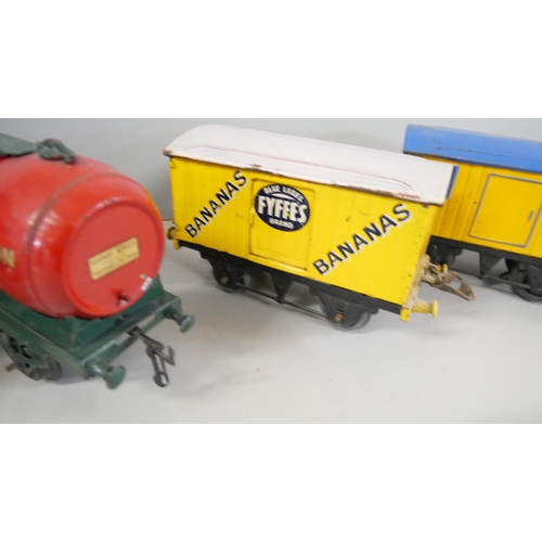 804 - A collection of 25 Hornby O gauge tinplate wagons including a snow-plough, Fyffes Banana van, Southe... 