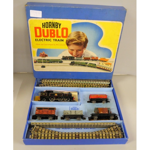 806 - A Hornby Dublo three-rail OO gauge EDG17 Tank Goods Train B.R. set in original box