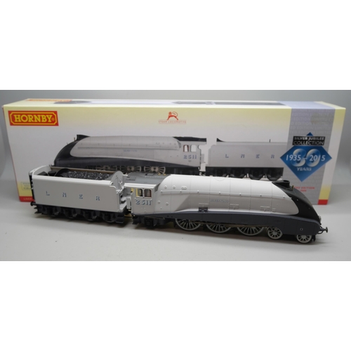 808 - Hornby Railways OO gauge R3308 'The Silver Jubilee Collection' A1 Class 'Silver King' 2511 locomotiv... 