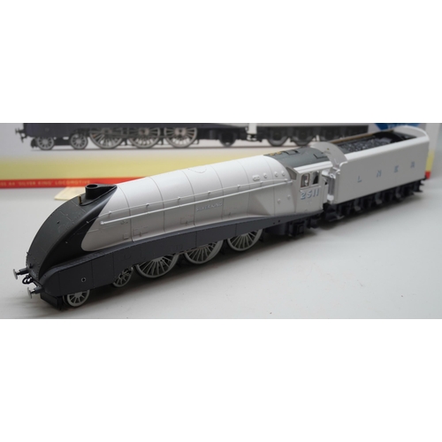 808 - Hornby Railways OO gauge R3308 'The Silver Jubilee Collection' A1 Class 'Silver King' 2511 locomotiv... 