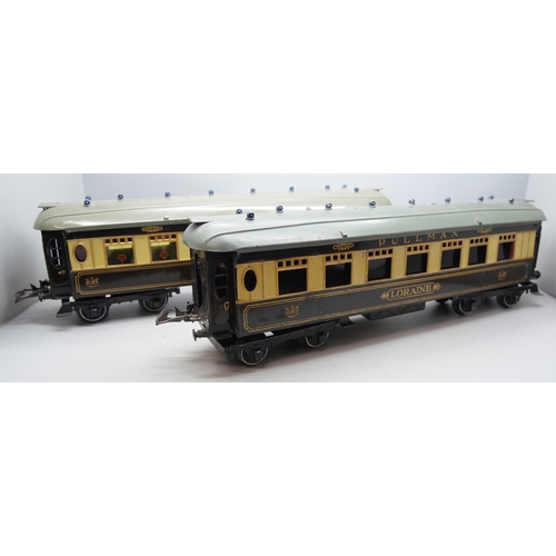 818 - Two Hornby O gauge model Pullman railway carriages, 'Verona' and 'Loraine'