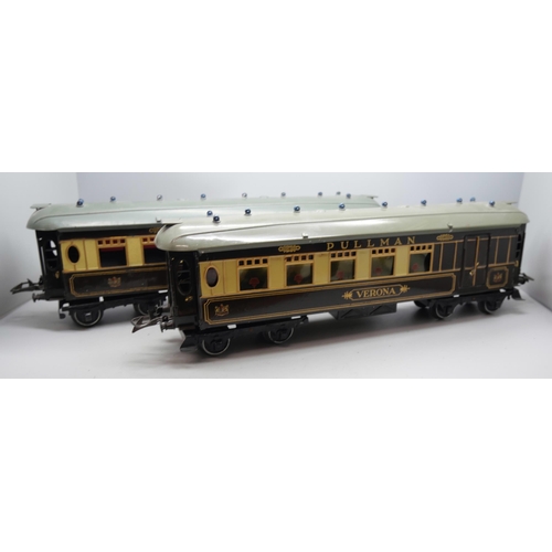 818 - Two Hornby O gauge model Pullman railway carriages, 'Verona' and 'Loraine'