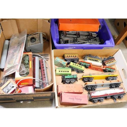 821 - Hornby O gauge model rail including an LMS coach, bogie wagons with loads, track and a clockwork loc... 