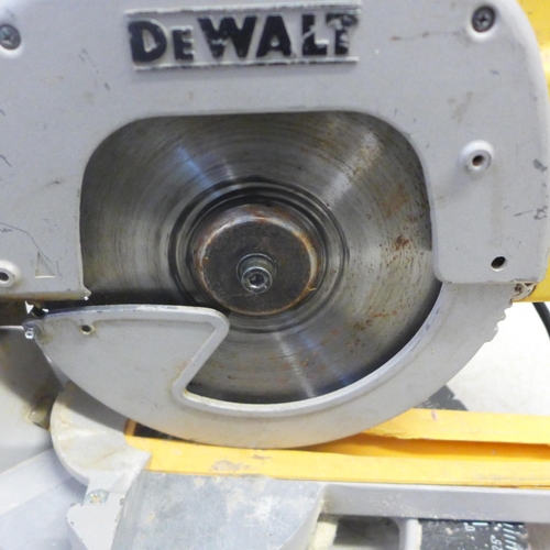 2028 - A DeWalt DW707 216mm 110v cross cut mitre saw