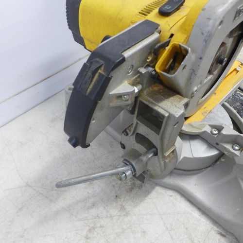 2028 - A DeWalt DW707 216mm 110v cross cut mitre saw