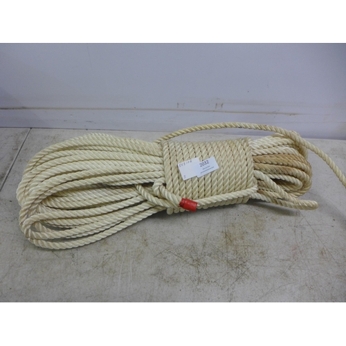 2032 - A length of approx 100ft of nylon climbing rope