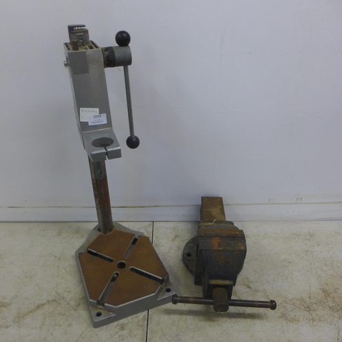 2033 - A Wolfcraft drill stand and a Record no. 3 bench vice