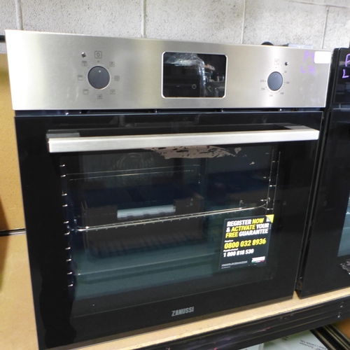 3017 - Zanussi Single Multifunction Oven (H589xW594xD568) (Model no: ZOHNX3X1) (550-71) * This lot is subje... 