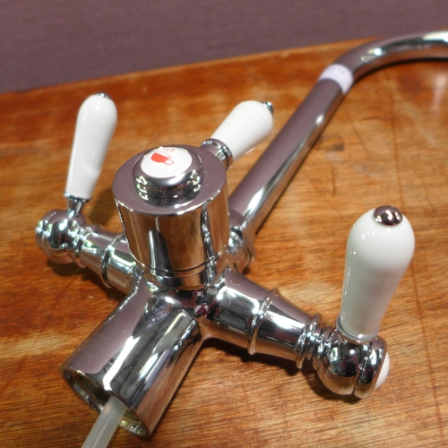 3074 - Traditional 3 in 1 Hot Water Tap (550-83) * This lot is subject to vat