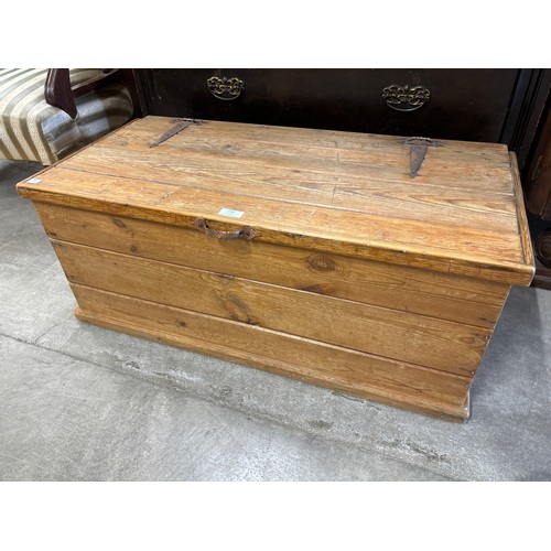 230 - A pine blanket box