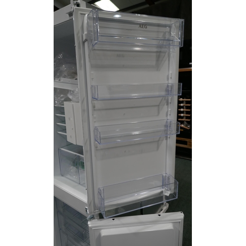 3106 - AEG 50/50 fridge freezer (Model no: OSC6N181ES)