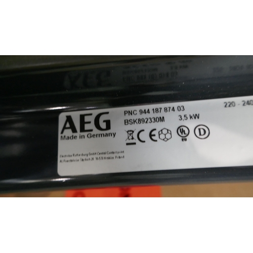 3125 - AEG Single SousVide Oven (H594xW594xD567) (Model no: BSK892330M) (550-193) * This lot is subject to ... 