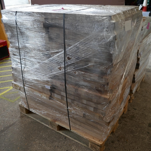 3137 - Pallet of Solid Oak Off-Cuts (550-158) * This lot is subject to vat