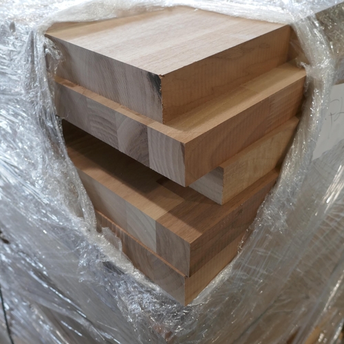 3137 - Pallet of Solid Oak Off-Cuts (550-158) * This lot is subject to vat