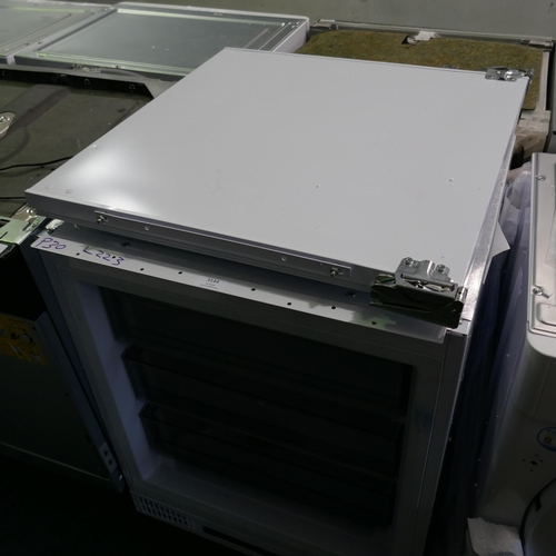 3144 - CDA Under Counter Freezer (Broken Door) (H818xW596xD550) (Model no: FW284) (550-223) * This lot is s... 