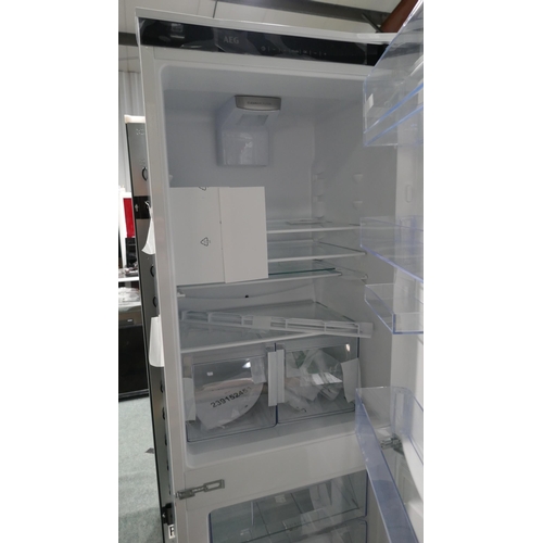 3163 - AEG 50/50 Fridge Freezer - Frost Free (H1772xW546xD549) (Model no: OSC6T185ES) (550-50) * This lot i... 