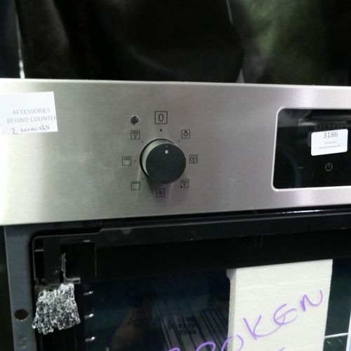 3186 - Zanussi Single Multifunction Oven (Broken Door) (H589xW594xD568) (550-104) * This lot is subject to ... 