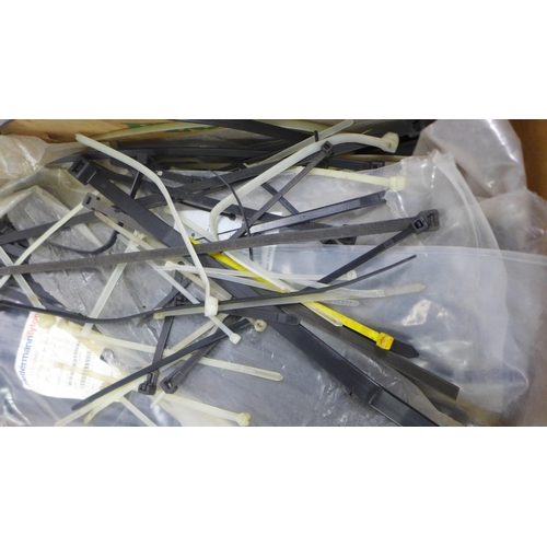 2062 - A box containing a large quantity of assorted cable ties