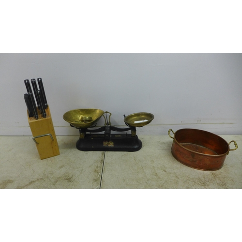 2072 - A set of vintage kitchen weighing scales with some brass weights, a set of kitchen knives complete w... 