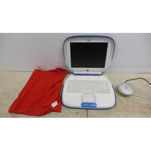 2078 - An Apple iBook model M6411 portable laptop with charging cable