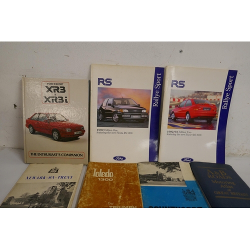 2096 - A collection of assorted auto ephemera including enthusiast companions, street plan maps and other i... 