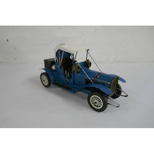 2098 - A tin plate model car