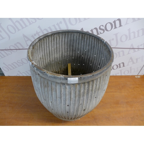 2215 - A galvanized vintage dolly tub - 45cm diameter