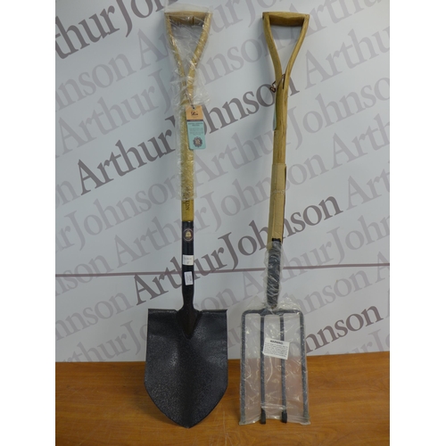 2228 - A Moulton Mill fork and shovel set