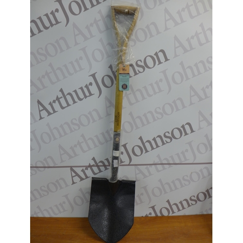 2228 - A Moulton Mill fork and shovel set