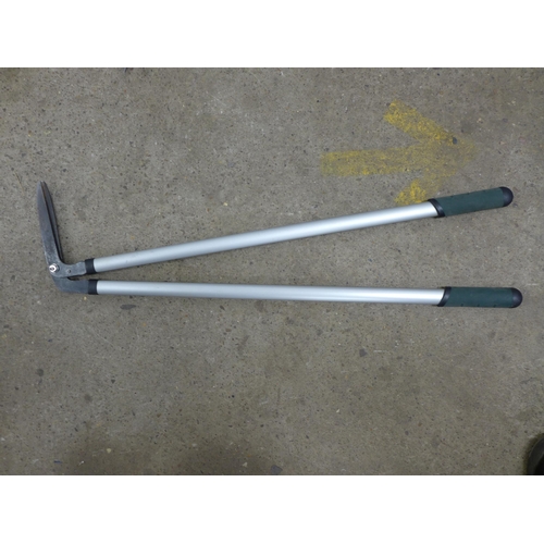 2255 - A large quantity of assorted garden tools including rakes, edging shears, loppers, branch cutters, h... 