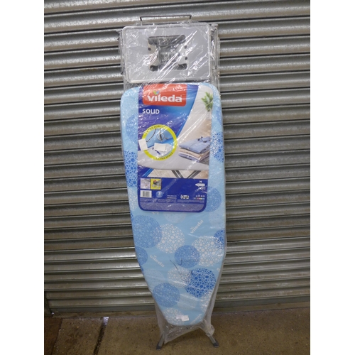 2257 - A Vileda ironing board