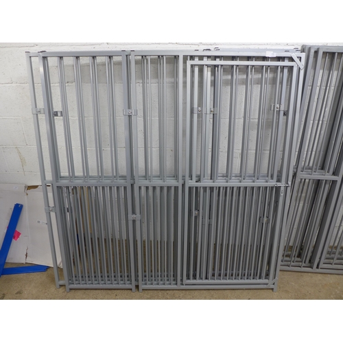 2261 - A 150x150cm complete metal dog run with fittings