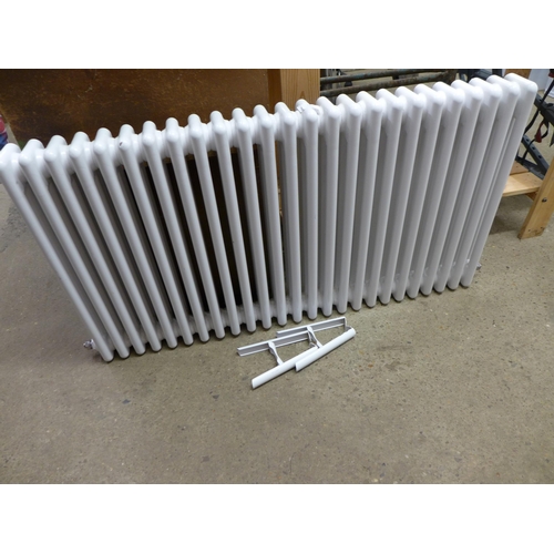 2269 - A white 1000x600mm radiator