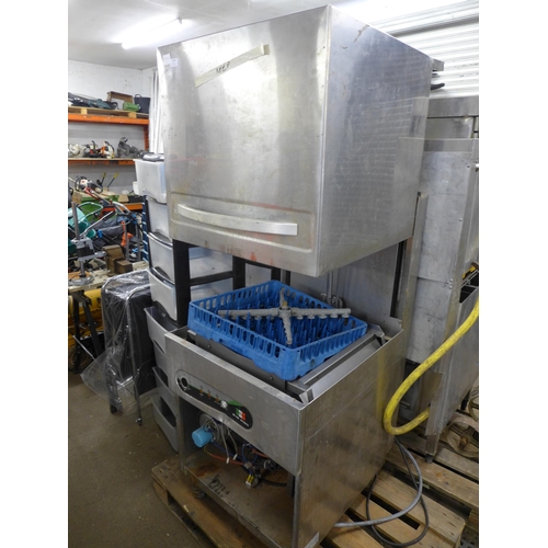 2284 - An Italinox DW-1000 automatic commercial up and over dishwasher