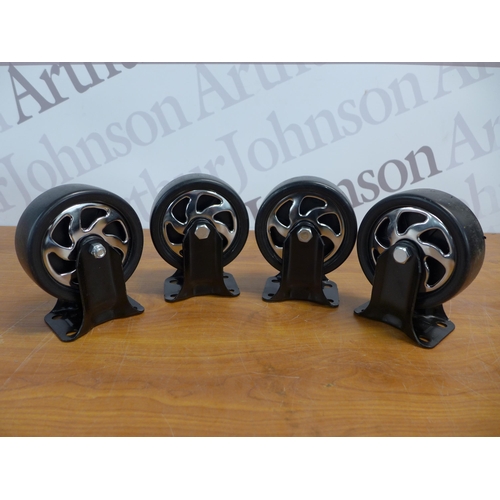 2343 - 4 large wheeled castors