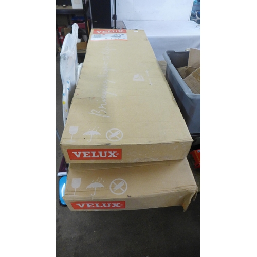 2424 - A Velux EDW MK06 0000 flashing kit and a Velux EDW PK25 0000 tile flashing kit - both boxed