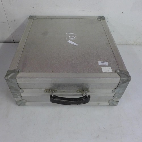 2410 - An aluminium flight case (Empty)