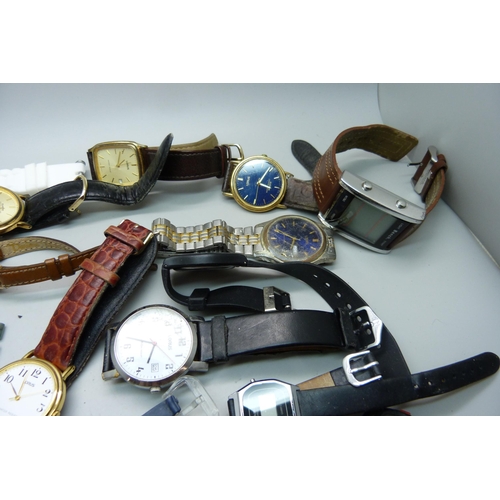 1043 - A bag of lady's and gentleman's wristwatches including Lorus, some a/f