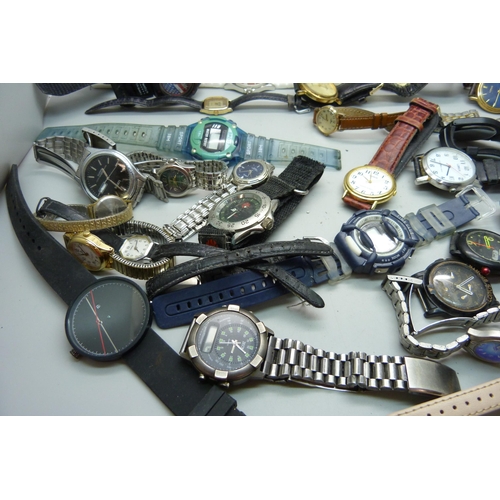 1043 - A bag of lady's and gentleman's wristwatches including Lorus, some a/f