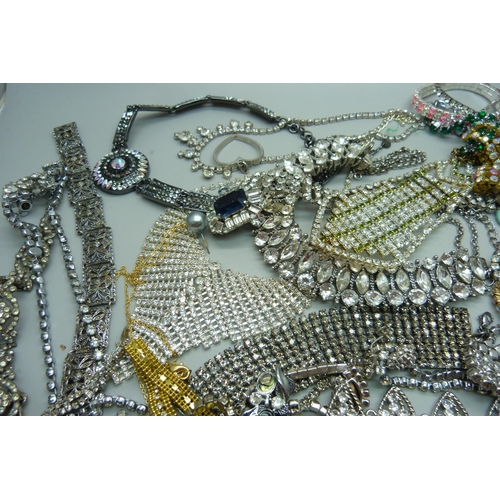 1049 - A collection of paste set jewellery