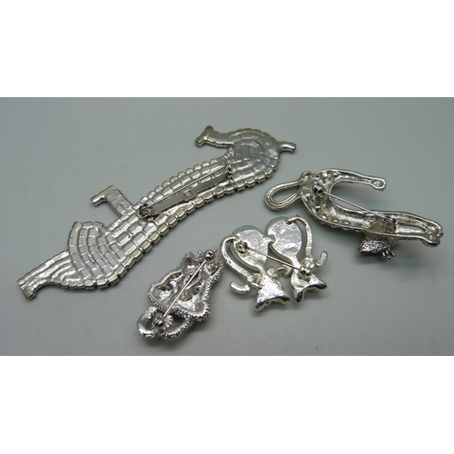 1067 - A paste set dog brooch and three cat brooches