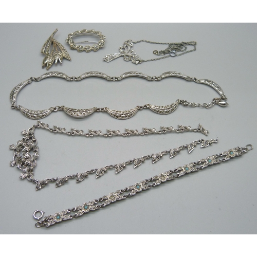 1074 - A quantity of marcasite jewellery