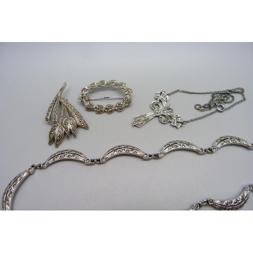 1074 - A quantity of marcasite jewellery